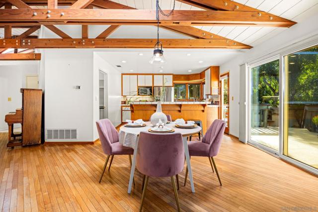 661 Union, Encinitas CA: https://media.crmls.org/mediaz/1301f636-659a-45c5-b31e-6af8a8564fe9.jpg