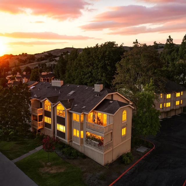 16902 Sorrel Way, Morgan Hill CA: https://media.crmls.org/mediaz/1302b569-5814-47c0-8590-6b930bbfb759.jpg