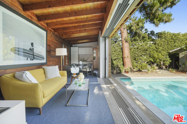 12815 Sarah Street, Studio City CA: https://media.crmls.org/mediaz/13030fec-a3c8-4927-b3a8-466b4614dee8.jpg