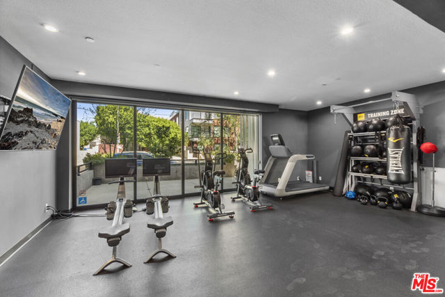 725 N Alfred Street, Los Angeles CA: https://media.crmls.org/mediaz/130323ce-f8d2-47f5-96b0-d37c3c393291.jpg