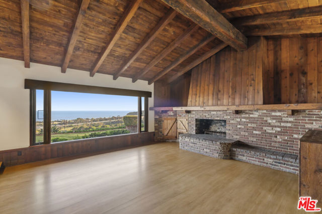 3217 Colony View Circle, Malibu CA: https://media.crmls.org/mediaz/13033c56-57b7-44c9-9385-009138fb3f22.jpg