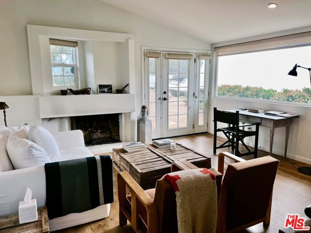 27500 Pacific Coast Highway, Malibu CA: https://media.crmls.org/mediaz/1303820a-0282-41a3-b11e-788463f06c0e.jpg