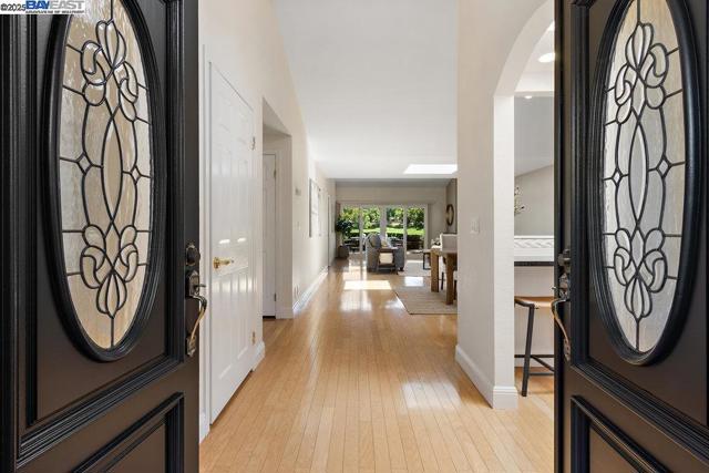 586 CAMBRIAN WAY, Danville CA: https://media.crmls.org/mediaz/1303cca4-c8be-4795-b769-8407cf4f53de.jpg