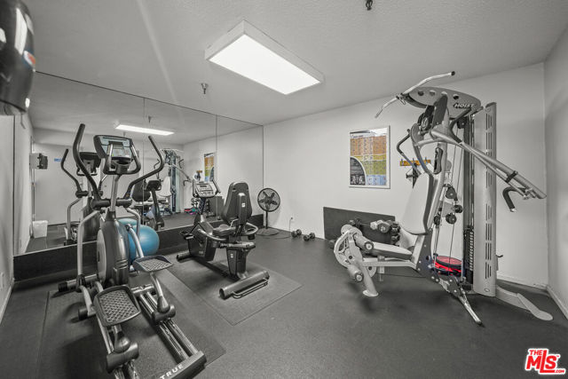 8530 Holloway Drive, West Hollywood CA: https://media.crmls.org/mediaz/1303dc51-e57e-476b-8c39-fbda0375587d.jpg