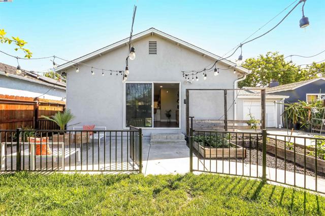17303 Via Andeta, San Lorenzo CA: https://media.crmls.org/mediaz/13044e67-98f1-4b85-913d-49981a217c8a.jpg