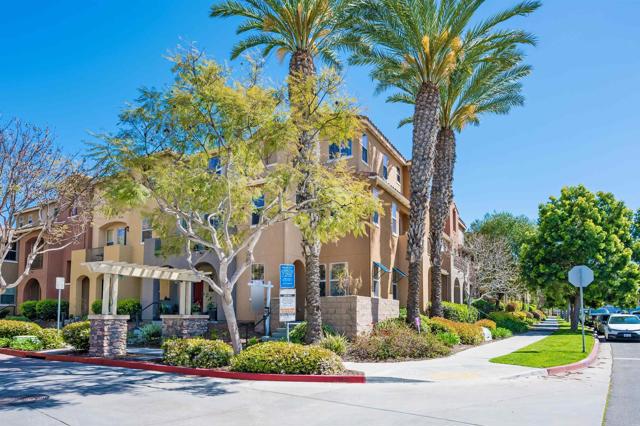 1804 OLIVE GREEN ST, Chula Vista CA: https://media.crmls.org/mediaz/1304900f-8f4b-4937-8ec0-898dbfb683c8.jpg