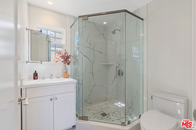 Image 33 of 57 For 632 Arden Boulevard