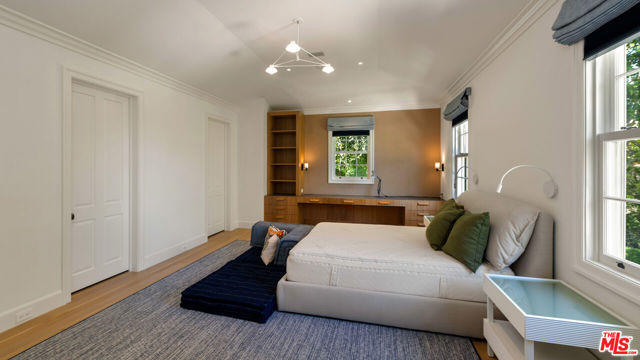 525 Spoleto Drive, Pacific Palisades CA: https://media.crmls.org/mediaz/1306361e-d7d7-4125-a921-9d7f0265062b.jpg