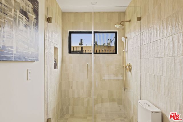 2370 Kelton Avenue, Los Angeles CA: https://media.crmls.org/mediaz/1306b1d8-2ae0-4787-87a6-3c1007bafe90.jpg