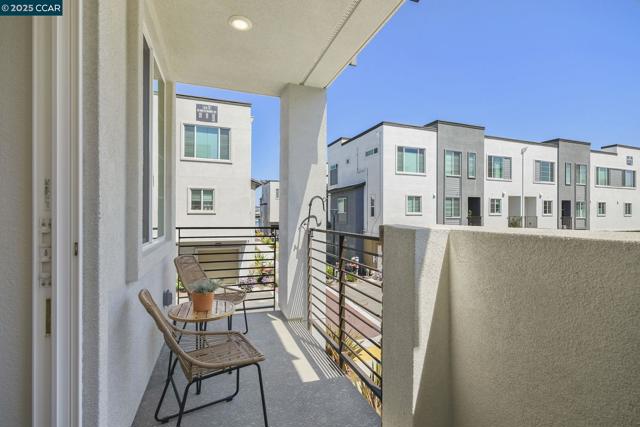 2853 Cathwood Lane, Alameda CA: https://media.crmls.org/mediaz/1306e57a-563d-47ad-a5d4-f702a3b63aeb.jpg