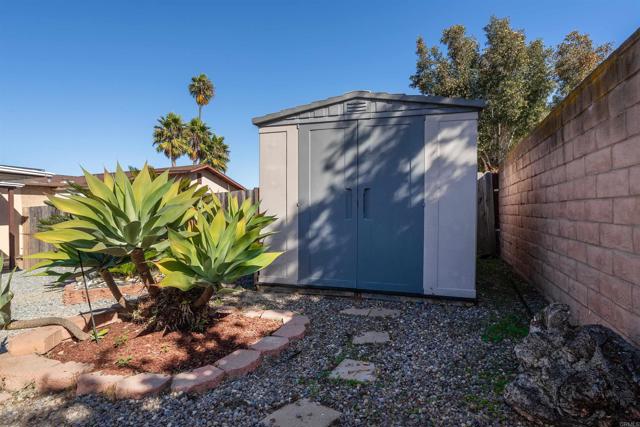 4813 Rising Glen, Oceanside CA: https://media.crmls.org/mediaz/1306fdc9-4c7f-4aa9-a027-619dd46e3700.jpg