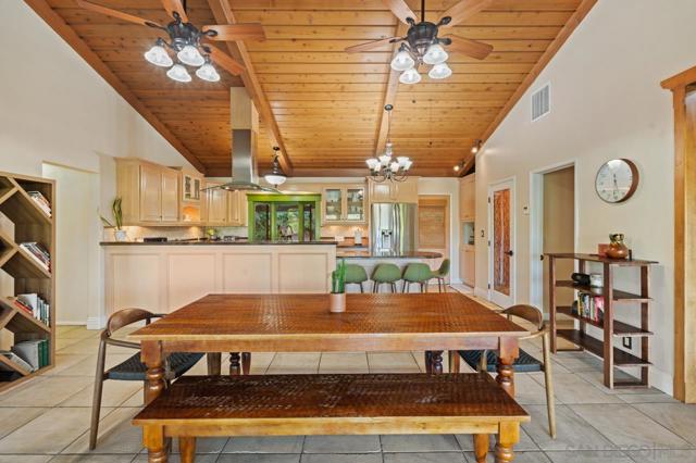 9835 Edgelake Dr, La Mesa CA: https://media.crmls.org/mediaz/1308cd4f-c2ec-4d53-813f-ef3a41921498.jpg