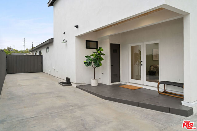 3326 La Clede Avenue, Los Angeles CA: https://media.crmls.org/mediaz/1308e9af-354b-4ae5-8ebd-eff8fcb5a457.jpg