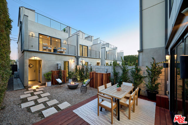 746 Brooks Avenue, Venice CA: https://media.crmls.org/mediaz/1308ec4c-c1b5-4490-8ef1-5d917858f9cb.jpg