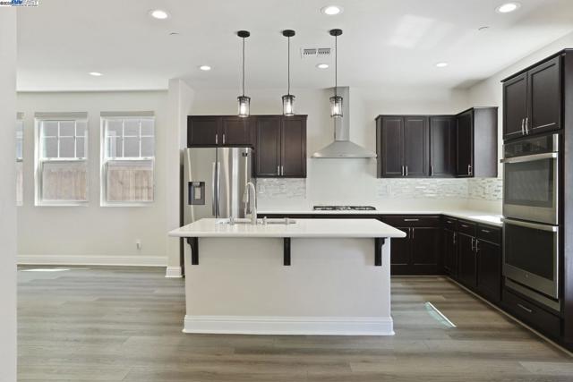 1503 S Oliveira Dr, Mountain House CA: https://media.crmls.org/mediaz/13094d1e-7fae-48ed-858c-5811011b6bd0.jpg