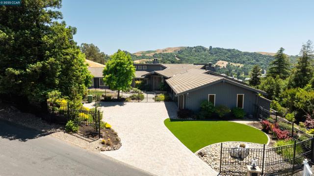 1960 Joseph Dr, Moraga CA: https://media.crmls.org/mediaz/13099a1b-677e-46b0-84a9-1df50bf5e483.jpg