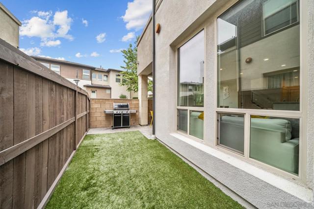 2335 Aperture Circle, San Diego CA: https://media.crmls.org/mediaz/1309b6a1-9139-4076-8cb0-4c5ea7338a65.jpg