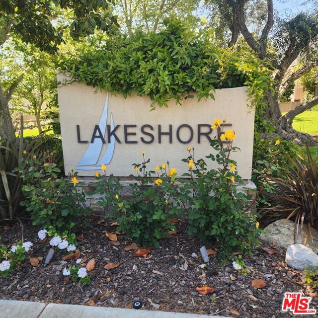 32134 Beachlake Lane, Westlake Village CA: https://media.crmls.org/mediaz/1309be78-ac56-4a24-aaeb-e2d06b39cfcc.jpg