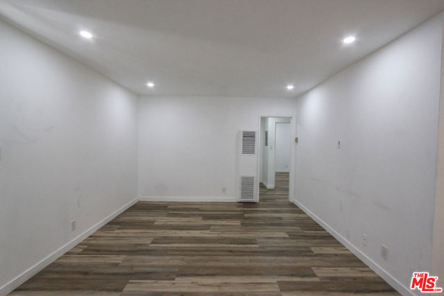 12942 Moorpark Street, Studio City CA: https://media.crmls.org/mediaz/1309c986-d49d-4e02-bb5e-f3206aefb9c2.jpg