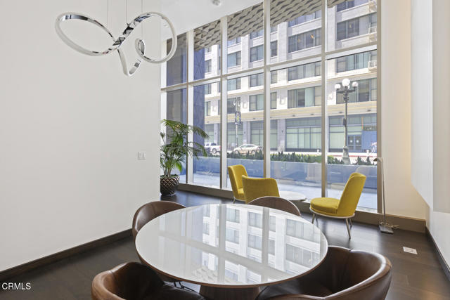 400 S Broadway, Los Angeles CA: https://media.crmls.org/mediaz/1309e070-1791-43a3-af9c-81e2203a9f2c.jpg