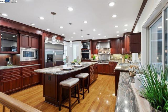 3284 Omega Cir, Pleasanton CA: https://media.crmls.org/mediaz/1309e31b-ea1f-42a5-ba48-23fba7fe75e1.jpg