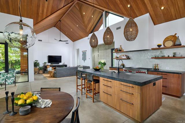 630 Ocean View Avenue, Encinitas CA: https://media.crmls.org/mediaz/130a00d2-42a0-4c7f-a59c-d46b6eb7a224.jpg