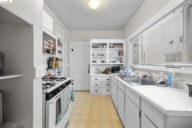 Image 30 of 42 For 4045 Manila Ave