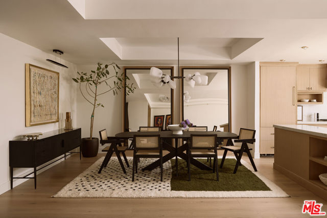 211 S Spalding Drive, Beverly Hills CA: https://media.crmls.org/mediaz/130ad7c1-82b4-418b-b2cf-b451703b20db.jpg