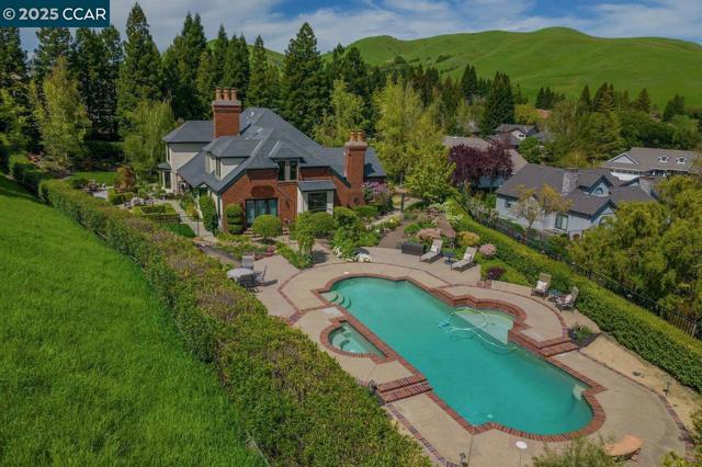 29 Brandt Dr, Moraga CA: https://media.crmls.org/mediaz/130ada00-6844-4cd3-ae96-22350ce0bccd.jpg
