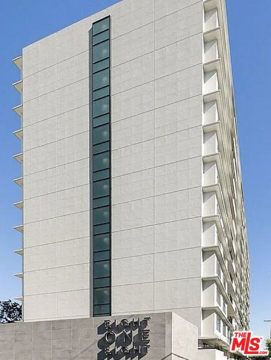 818 N Doheny Drive, West Hollywood CA: https://media.crmls.org/mediaz/130af711-dd46-4c65-9274-ae2f3036b59f.jpg