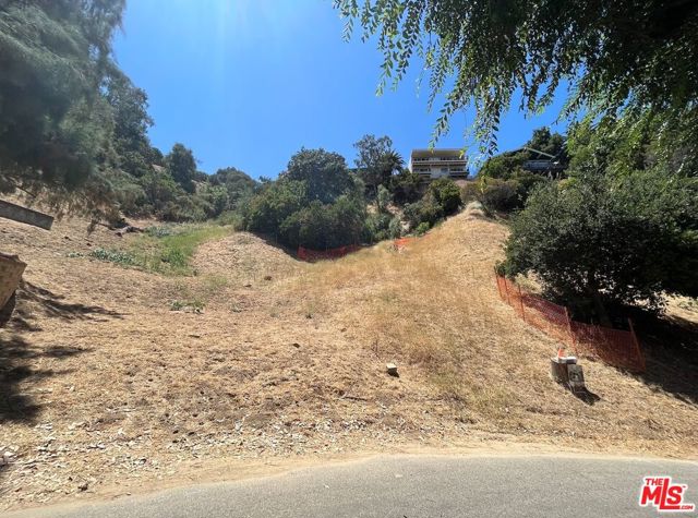 4601 Ensenada Drive, Woodland Hills CA: https://media.crmls.org/mediaz/130b1088-a165-424e-a7ad-71227d0dbacd.jpg
