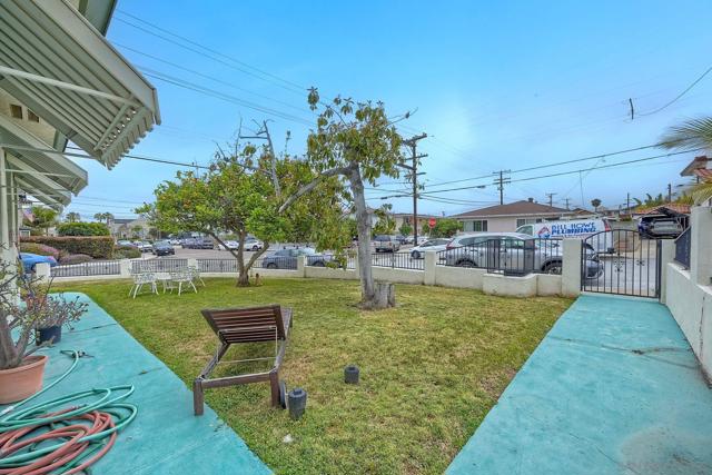 1852 Locust St, San Diego CA: https://media.crmls.org/mediaz/130b116e-0b85-4780-8783-8645894f445a.jpg