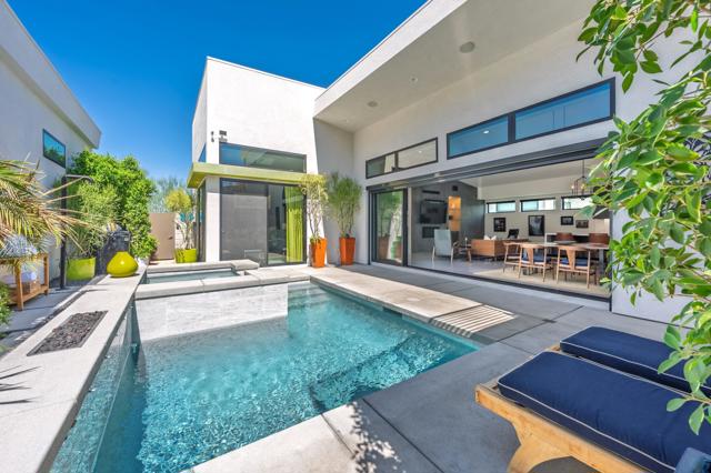 160 Obsidian Loop N, Palm Springs, CA 92264