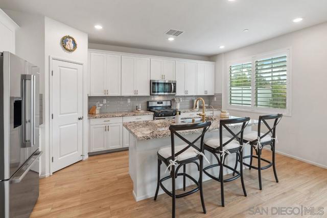 1569 Wildgrove Way, Vista CA: https://media.crmls.org/mediaz/130b7920-f6ab-428c-82b5-e3cc3f670206.jpg
