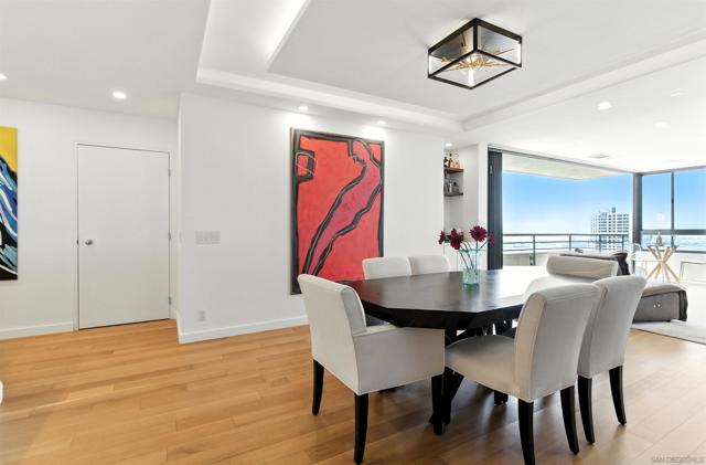 700 Front St, San Diego CA: https://media.crmls.org/mediaz/130b8ec7-db71-4d2b-b869-cd26d02616da.jpg