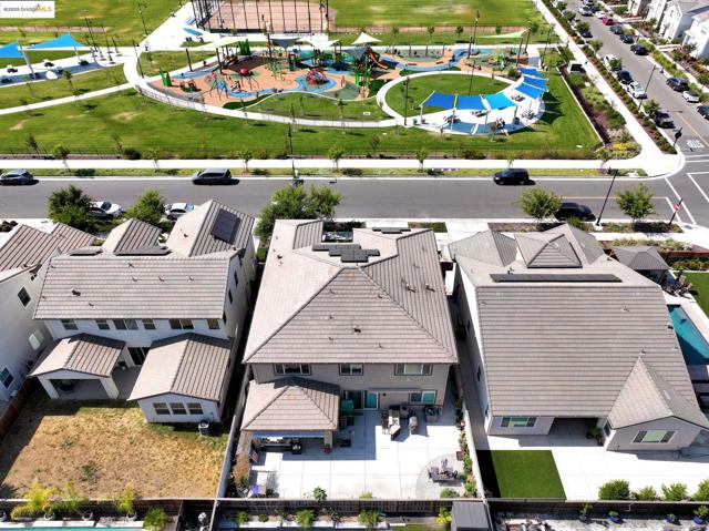 2281 Garden Farms Ave, Lathrop CA: https://media.crmls.org/mediaz/130bdb3c-7f04-4033-94ac-2e2be175f45b.jpg