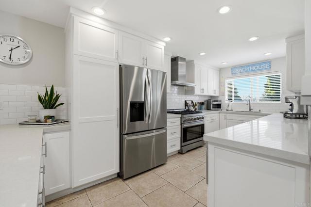 Detail Gallery Image 11 of 45 For 1839 Freda Ln, Cardiff By The Sea,  CA 92007 - 5 Beds | 4 Baths