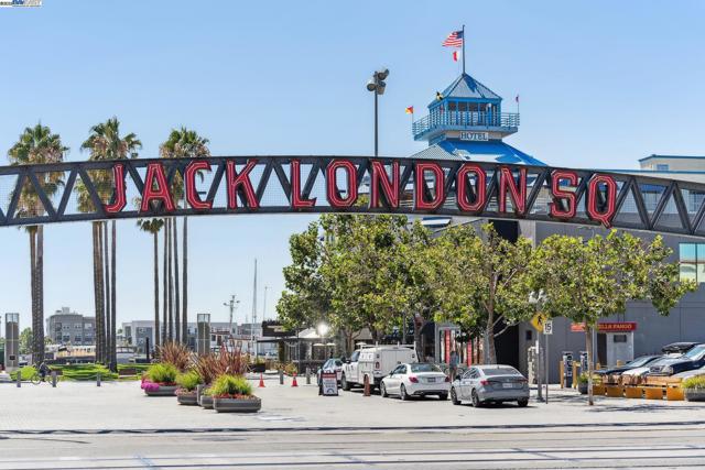 222 Broadway, Oakland CA: https://media.crmls.org/mediaz/130cace8-4abd-4606-9880-2b69f4ea893d.jpg