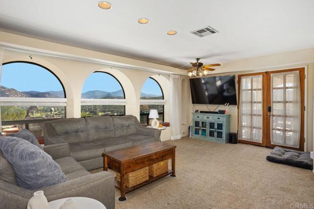 23742 Calistoga Pl, Ramona CA: https://media.crmls.org/mediaz/130cdc8e-4d0c-4ac9-b80c-08933801658a.jpg