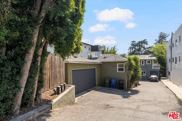 2349 Glendale Boulevard, Los Angeles CA: https://media.crmls.org/mediaz/130d60a4-34ee-4d43-bf0d-38976e64fb2d.jpg