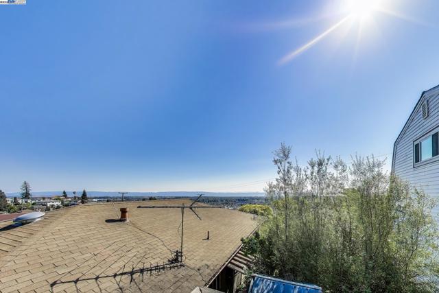 16660 Winding Blvd, San Leandro CA: https://media.crmls.org/mediaz/130d9563-e528-468c-b09c-a7d2e148ba3e.jpg