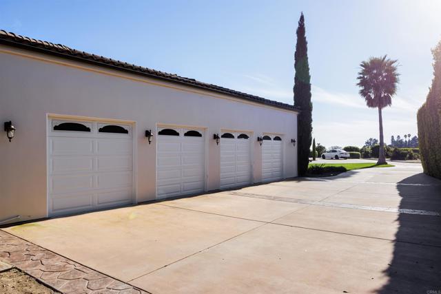 Detail Gallery Image 15 of 70 For 5246 San Jacinto Circle W, Fallbrook,  CA 92028 - 6 Beds | 4/3 Baths