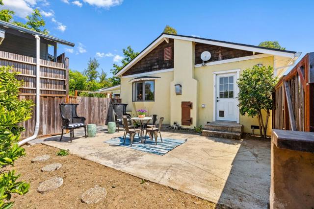 68 Live Oak Road, Royal Oaks CA: https://media.crmls.org/mediaz/130e9c80-359b-48f8-b768-783a3ae1f4a8.jpg
