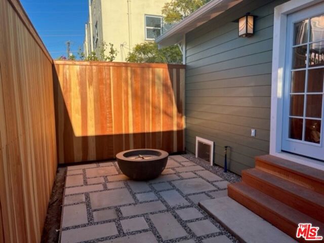 1843 19th Street, Santa Monica CA: https://media.crmls.org/mediaz/130ef03b-76d7-4562-9cbb-b50326da3266.jpg