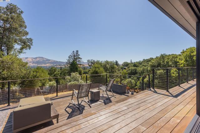 5 Sky Terrace, Danville CA: https://media.crmls.org/mediaz/130f6d27-76c9-47fd-94da-8751425a431c.jpg