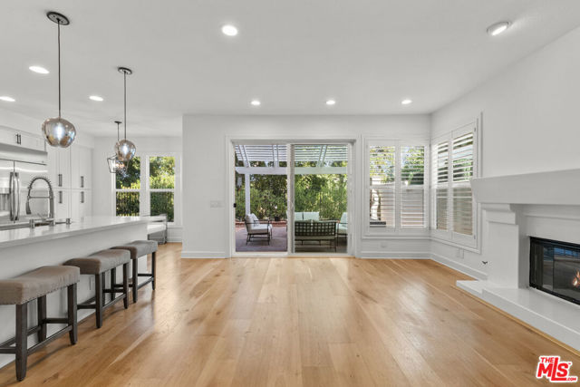 4370 Park Monte Nord, Calabasas CA: https://media.crmls.org/mediaz/130f8c30-5f61-4b9e-a898-07d104bd6fd0.jpg