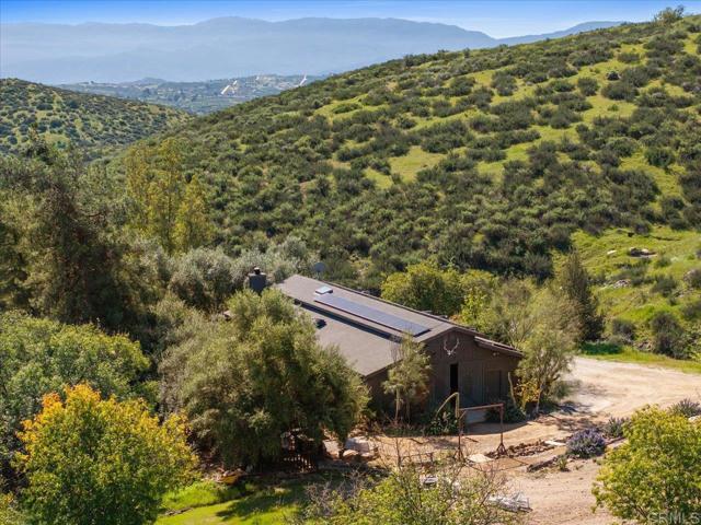 40707 Intrepid Rd, Hemet CA: https://media.crmls.org/mediaz/130fddd2-fb2d-4356-af54-1166897d1da8.jpg