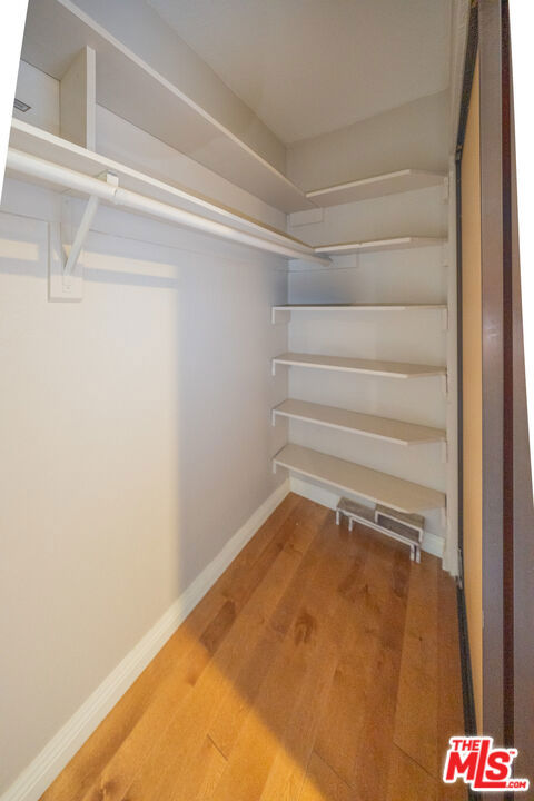11120 Moorpark Street, 2 photo 15