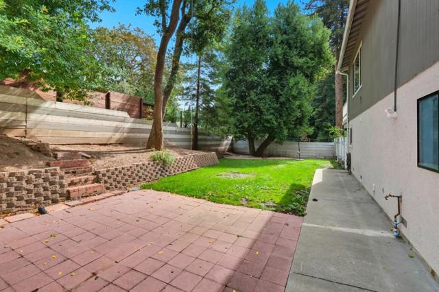 21564 Mary Alice Way, Los Gatos CA: https://media.crmls.org/mediaz/1310da84-d849-4a2a-8b67-e4145ce2b0eb.jpg