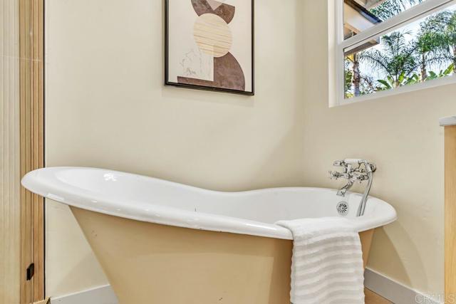 1165 Oak Drive, Vista CA: https://media.crmls.org/mediaz/13111364-0cc4-42bb-9c19-b9458f62798b.jpg